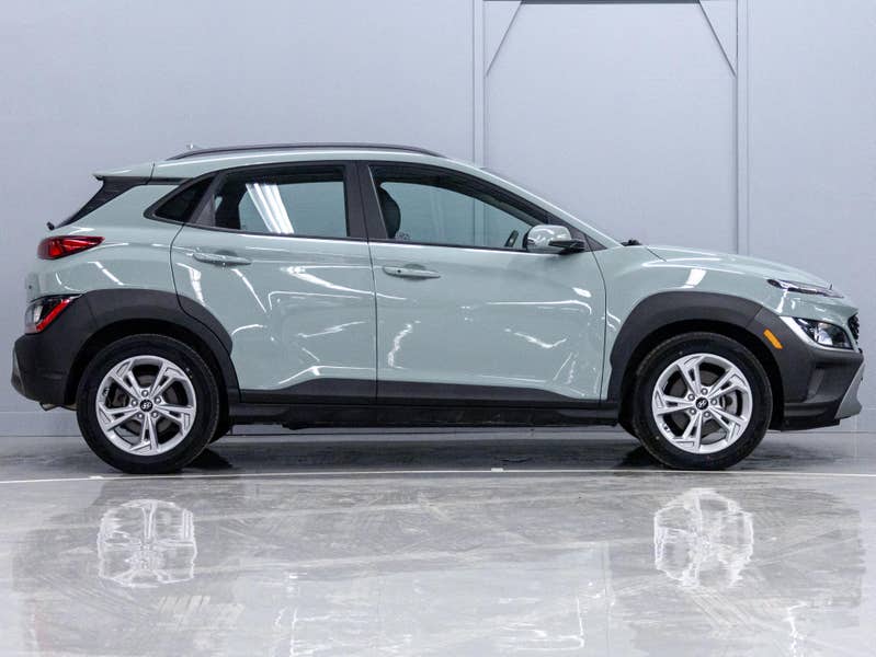 Vehicle photo 3