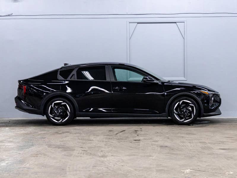 Vehicle photo 3