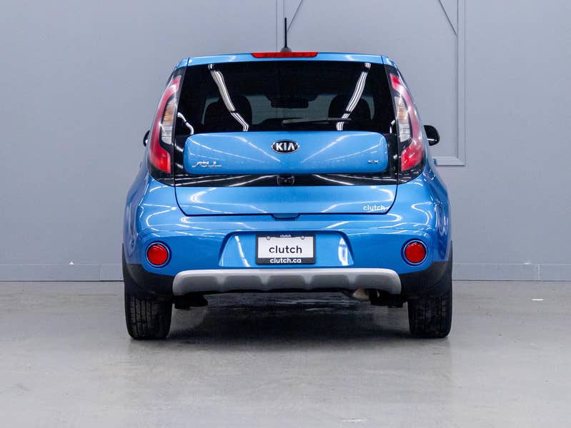 Vehicle photo 4