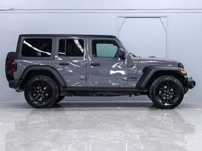 Vehicle photo 3