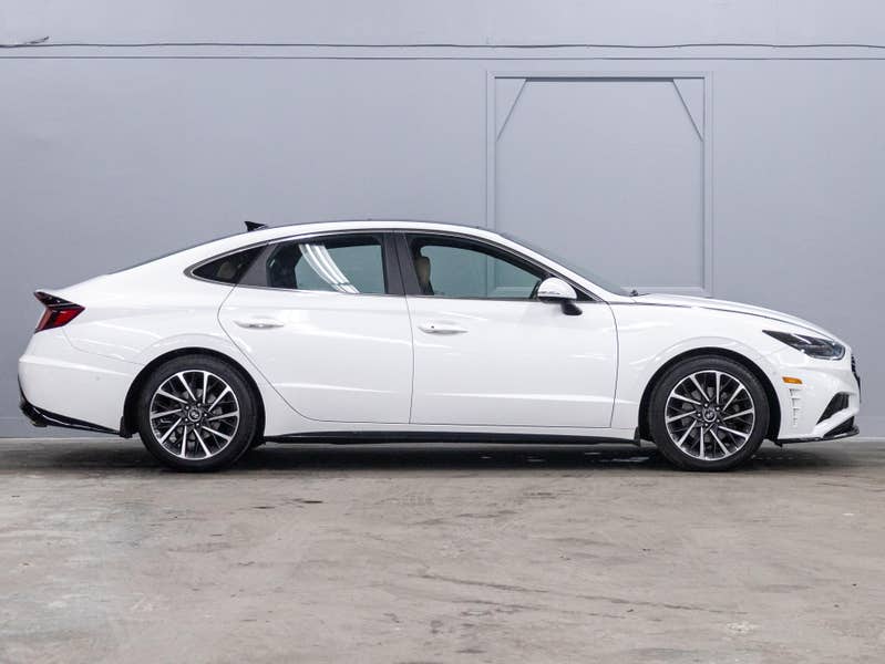 Vehicle photo 3