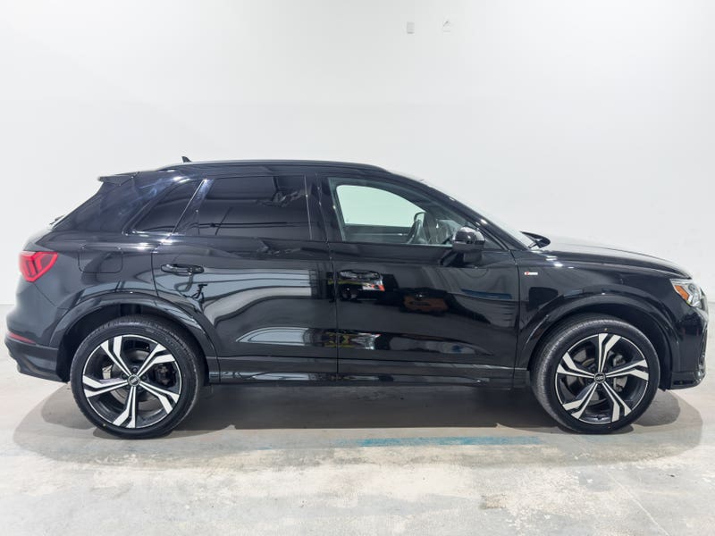 Vehicle photo 3