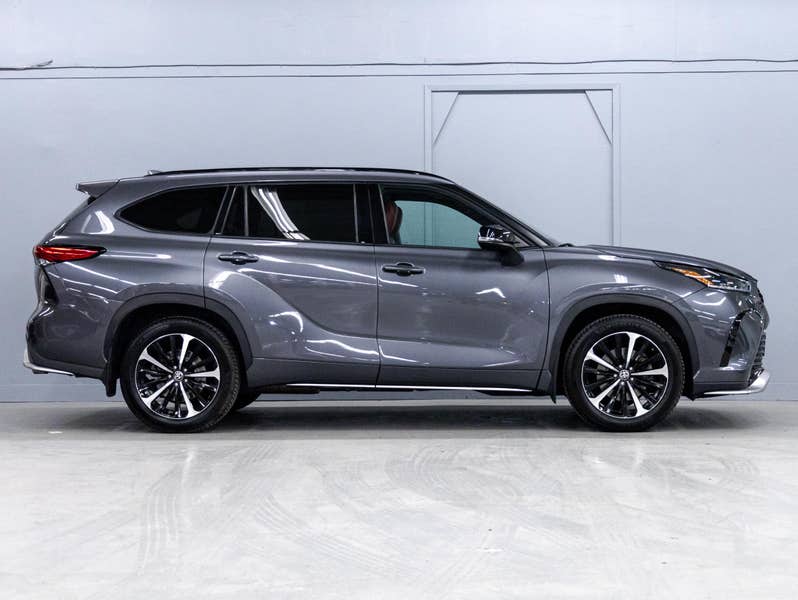 Vehicle photo 3