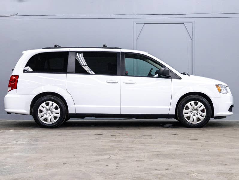 Vehicle photo 3
