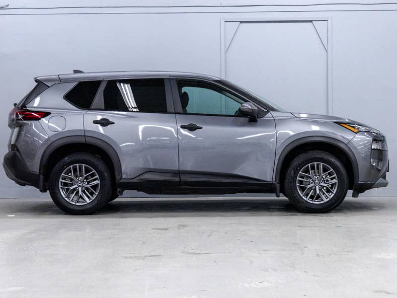 Vehicle photo 3