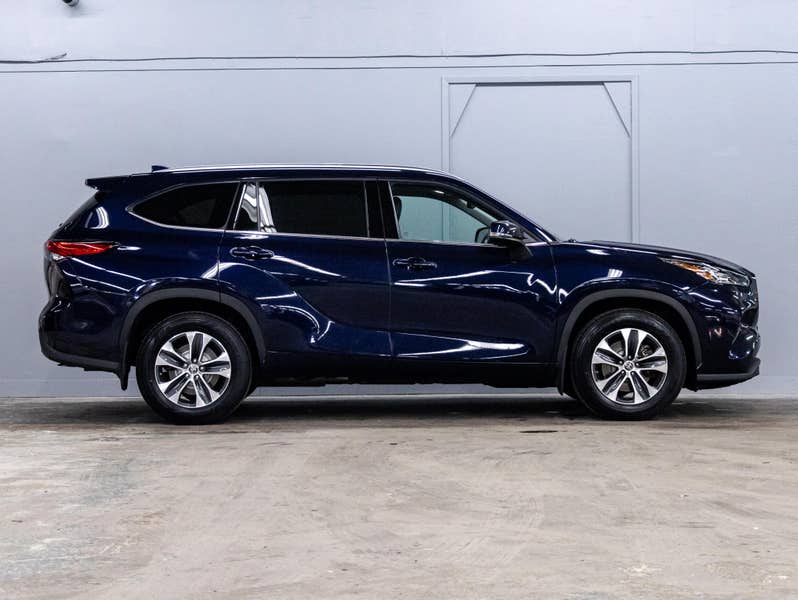 Vehicle photo 3