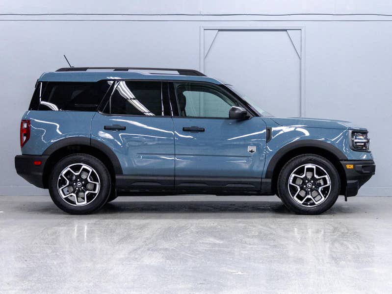 Vehicle photo 3
