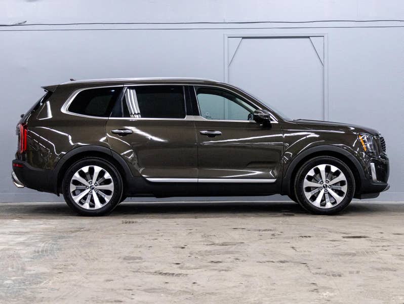 Vehicle photo 3