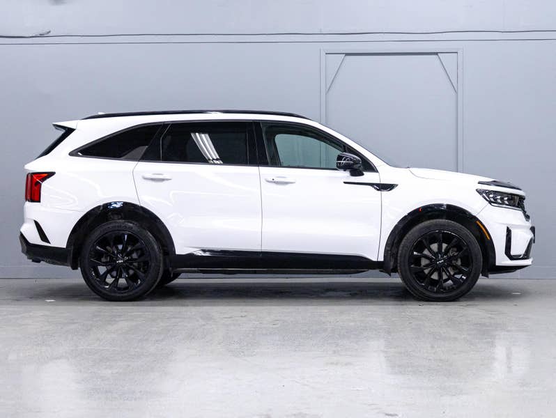 Vehicle photo 3