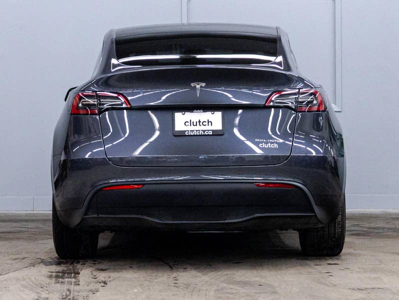 Vehicle photo 4