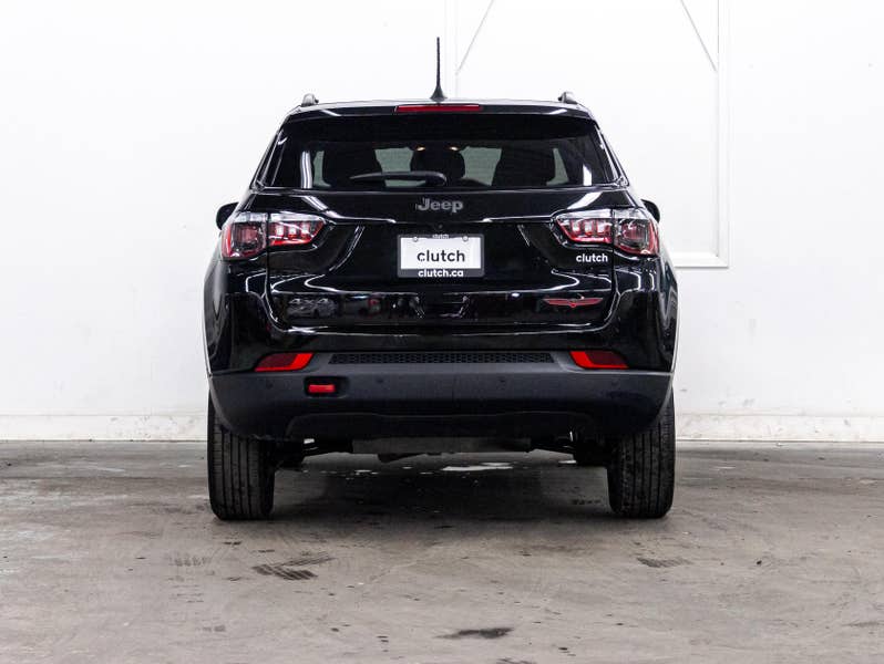 Vehicle photo 4
