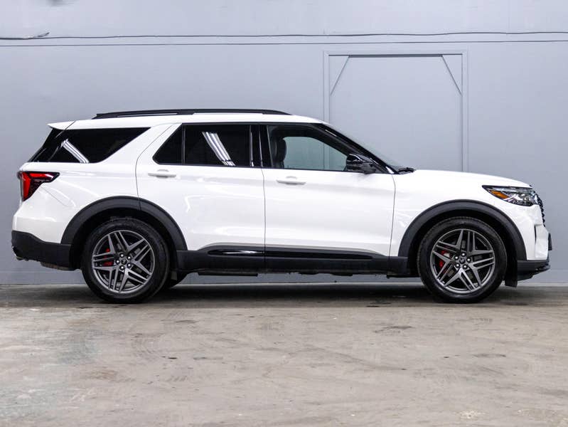 Vehicle photo 3
