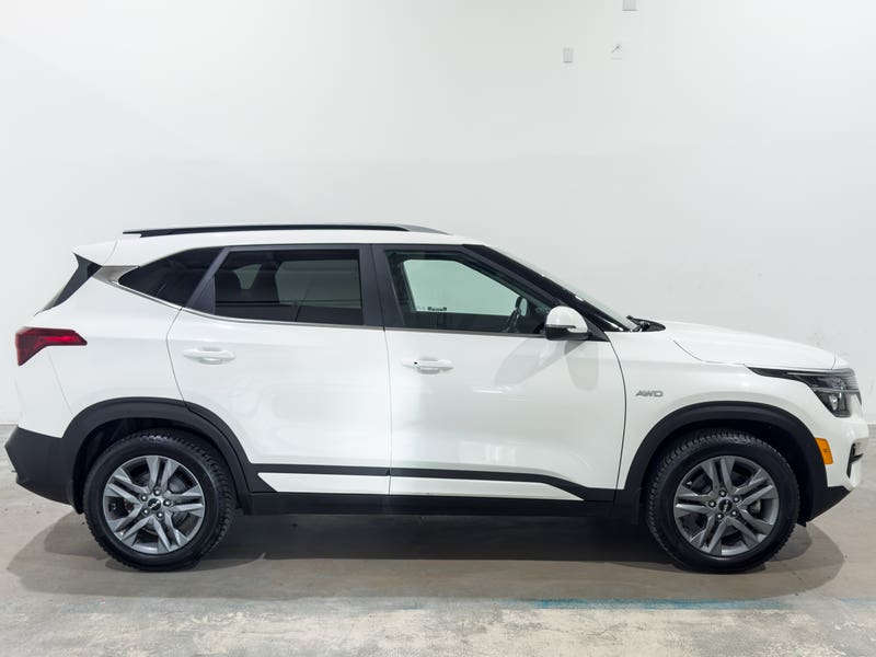 Vehicle photo 3