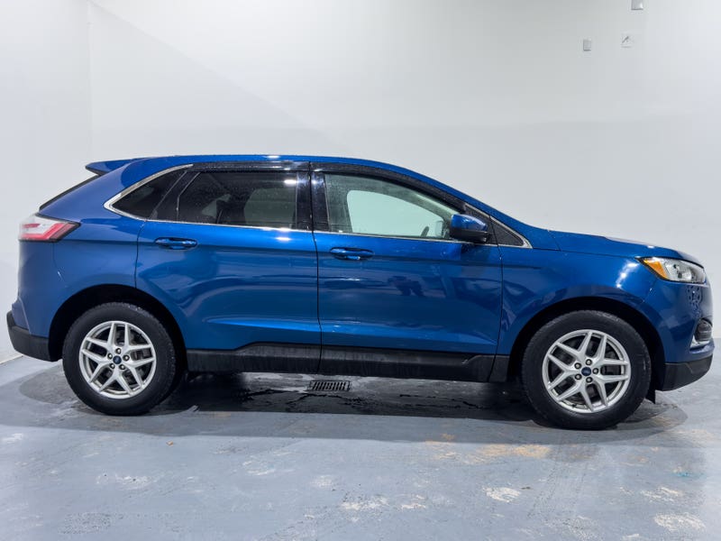 Vehicle photo 3