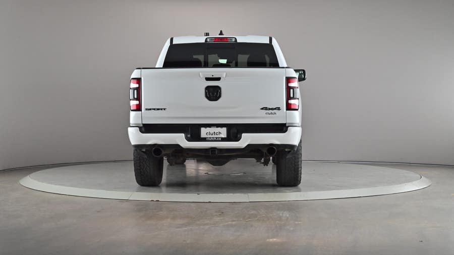 Vehicle photo 4