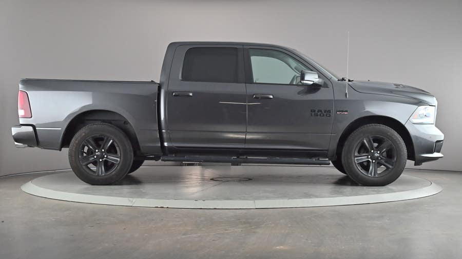 Vehicle photo 4