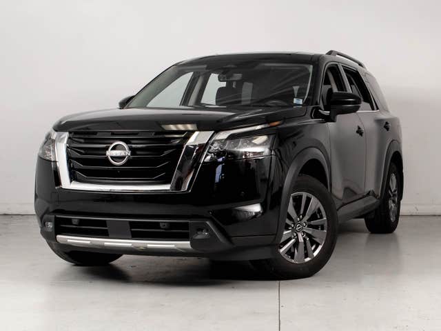 Nissan Pathfinder SV 4WD