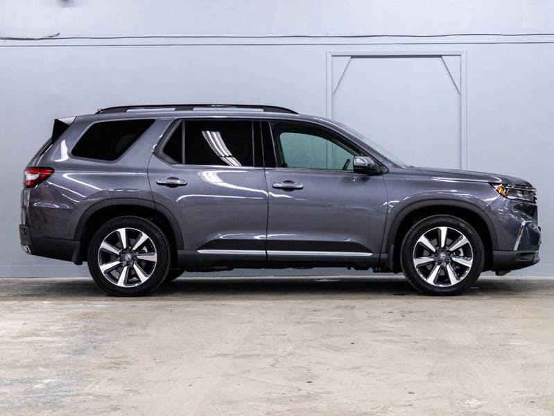 Vehicle photo 3