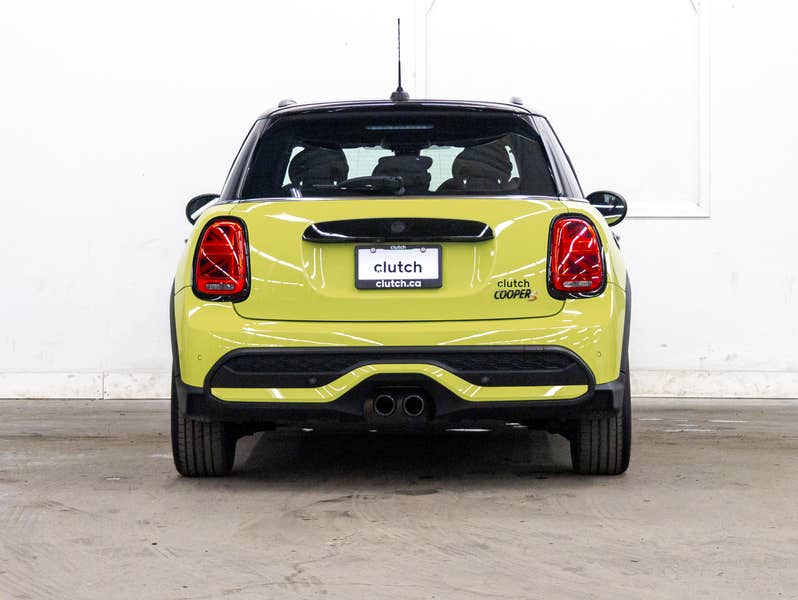 Vehicle photo 4