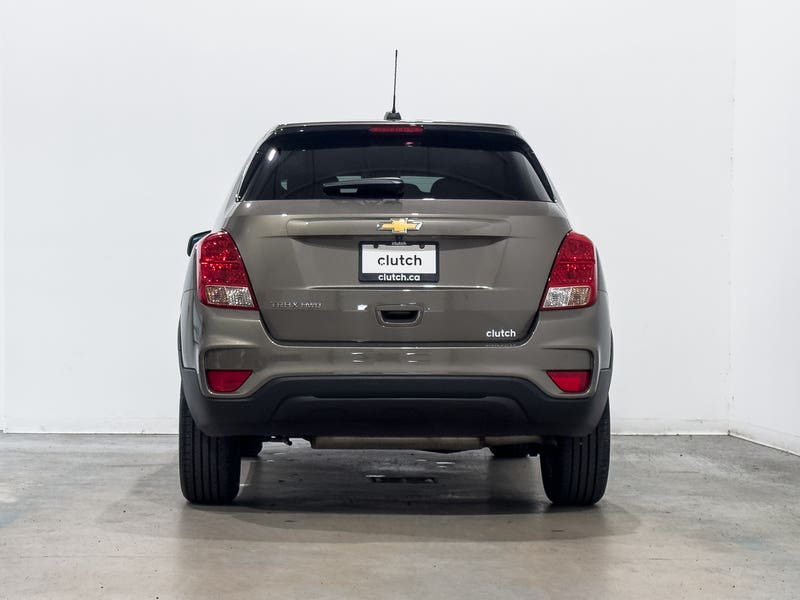 Vehicle photo 4