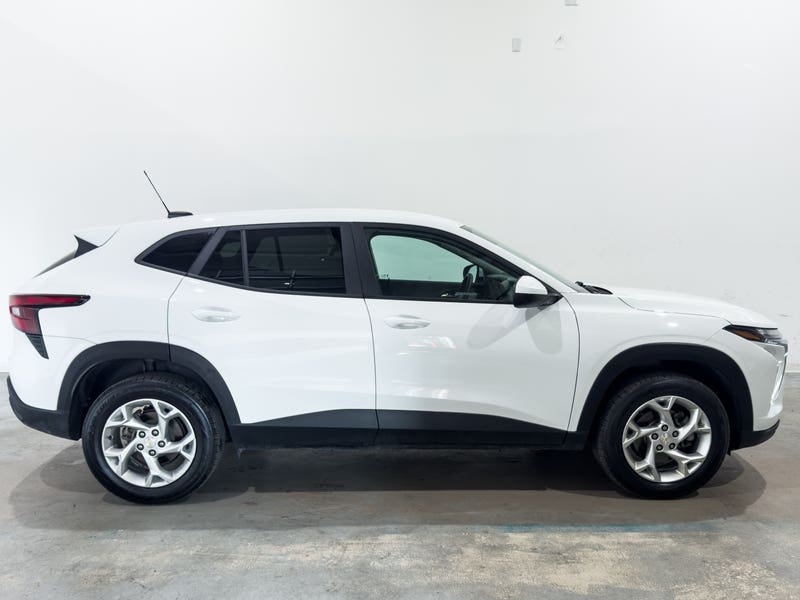 Vehicle photo 3