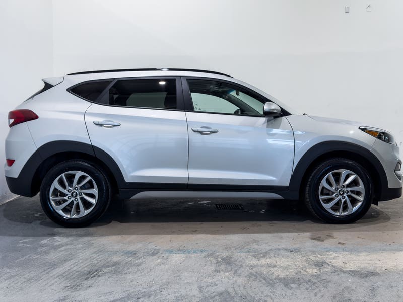 Vehicle photo 3