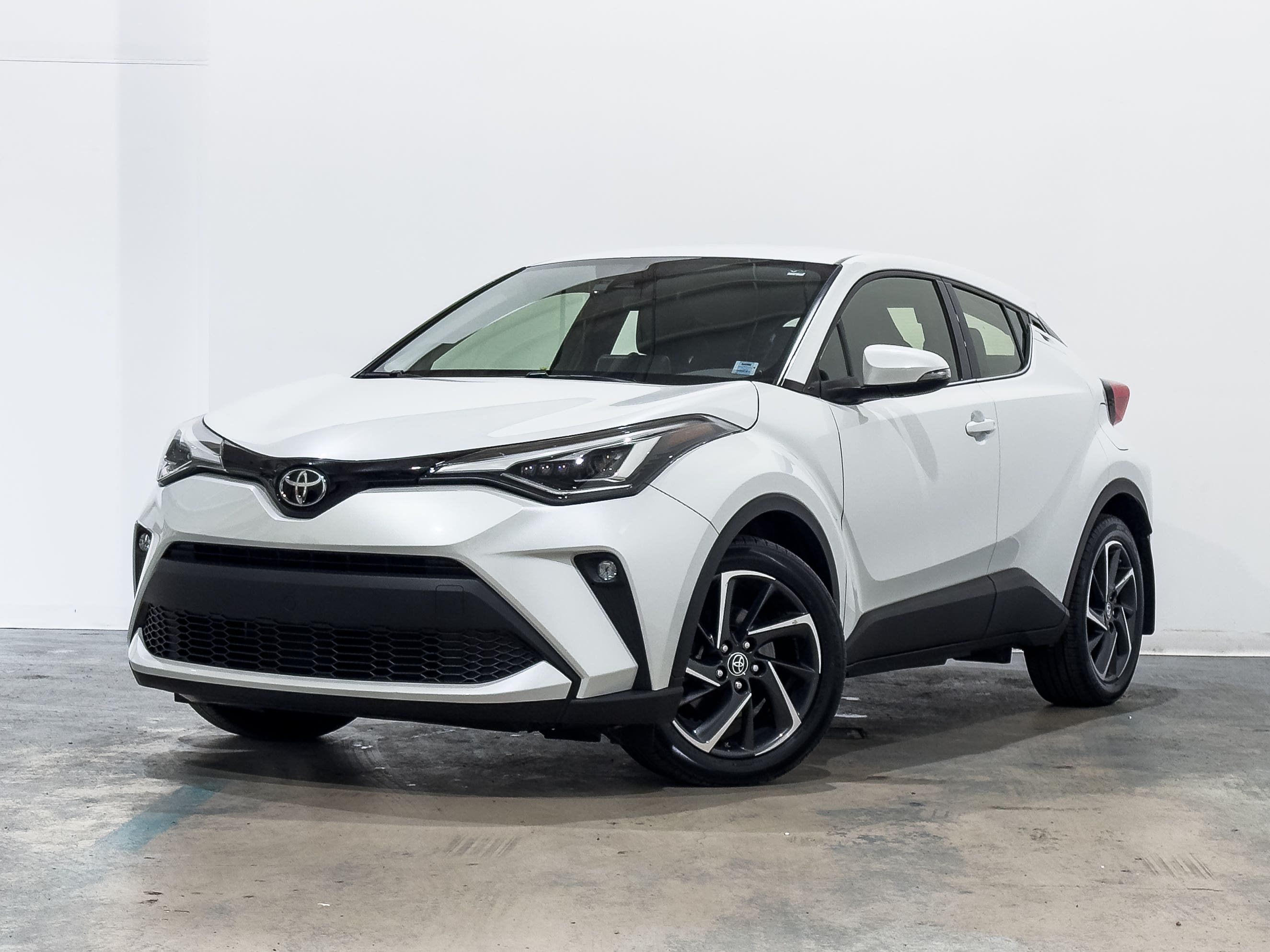  2022 Toyota C-HR Limited FWD   