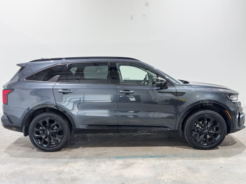 Vehicle photo 3
