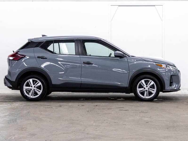 Vehicle photo 3