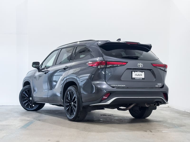 Vehicle photo 4