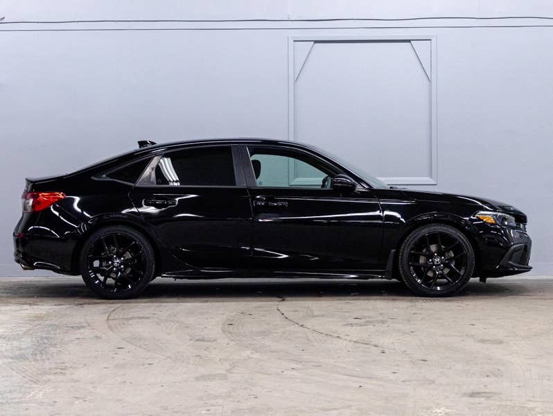 Vehicle photo 3