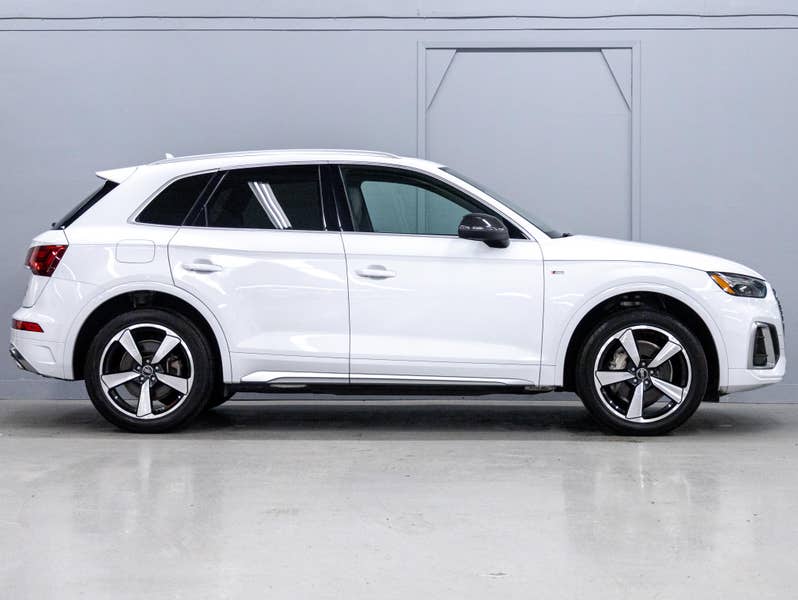 Vehicle photo 3