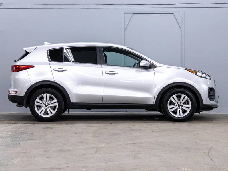 Vehicle photo 3