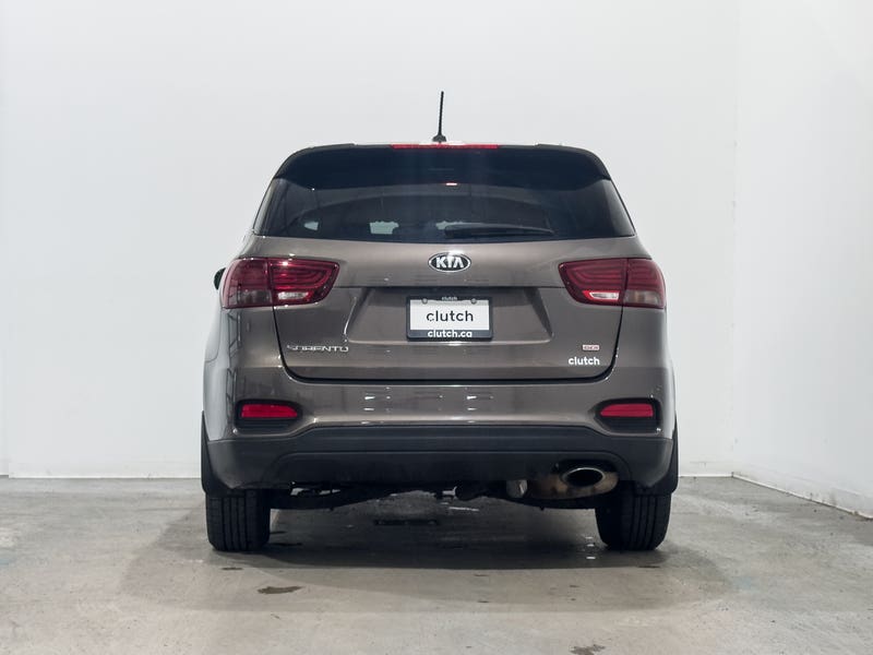 Vehicle photo 4