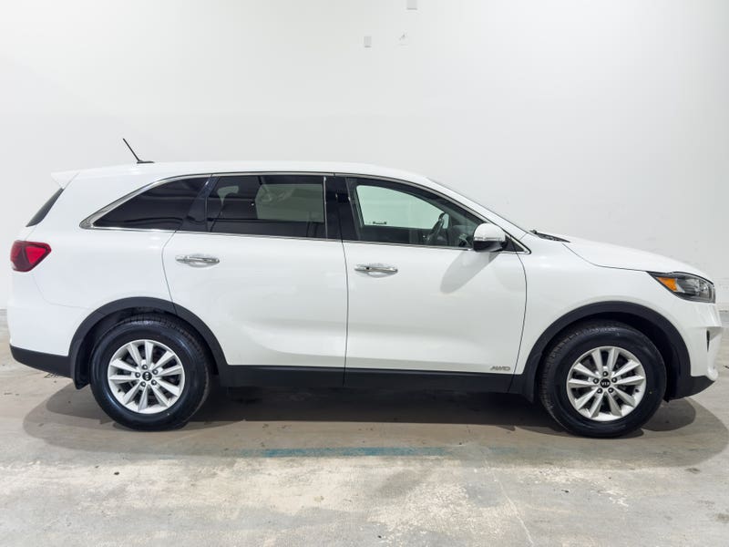 Vehicle photo 3