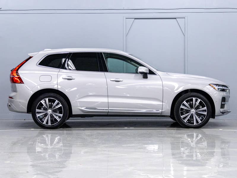 Vehicle photo 2