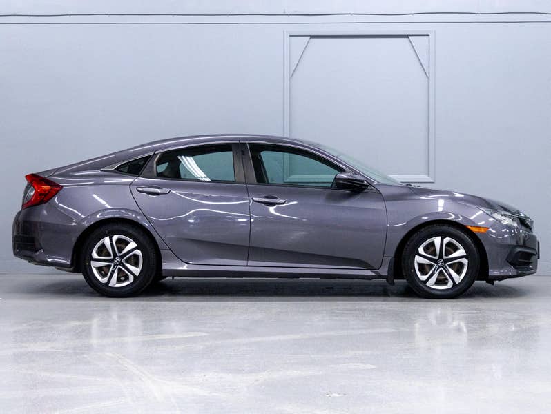 Vehicle photo 3