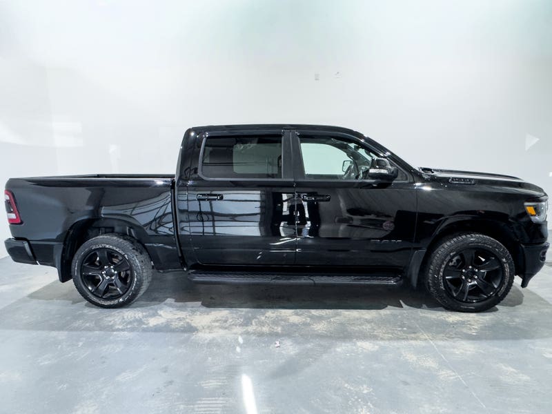 Vehicle photo 3