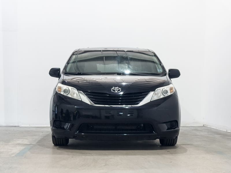 Vehicle photo 2
