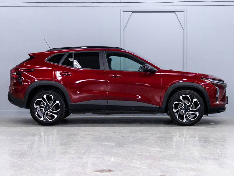 Vehicle photo 3