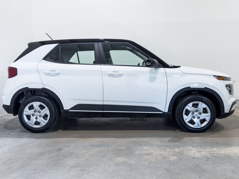 Vehicle photo 3