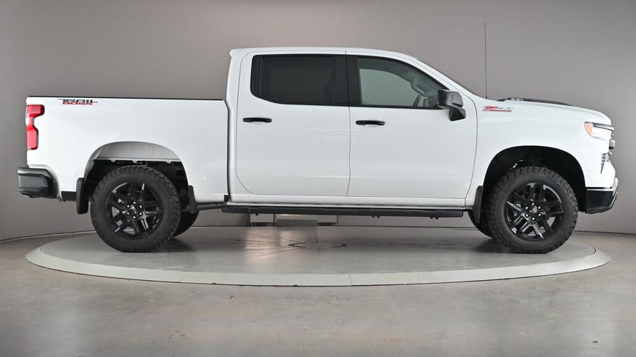 Vehicle photo 4