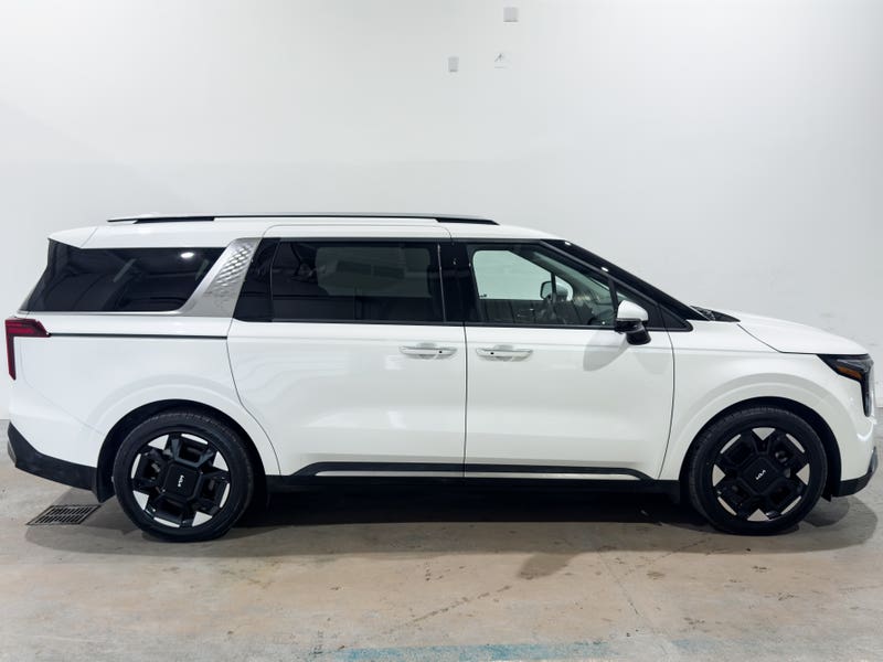 Vehicle photo 3