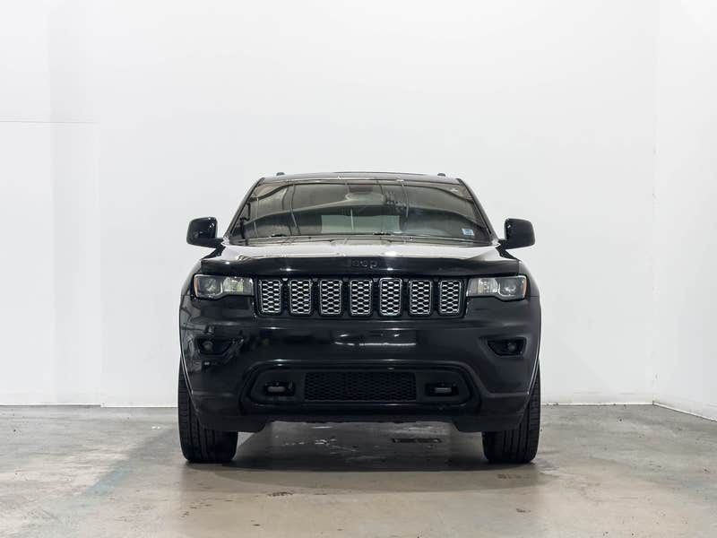 Vehicle photo 2