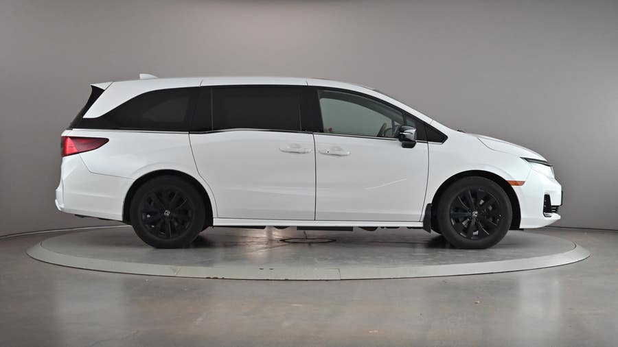 Vehicle photo 4