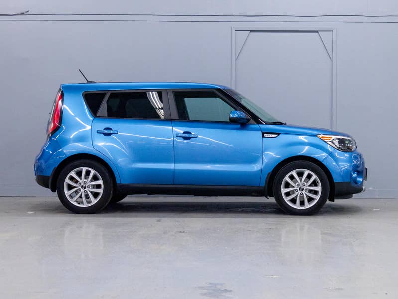 Vehicle photo 3