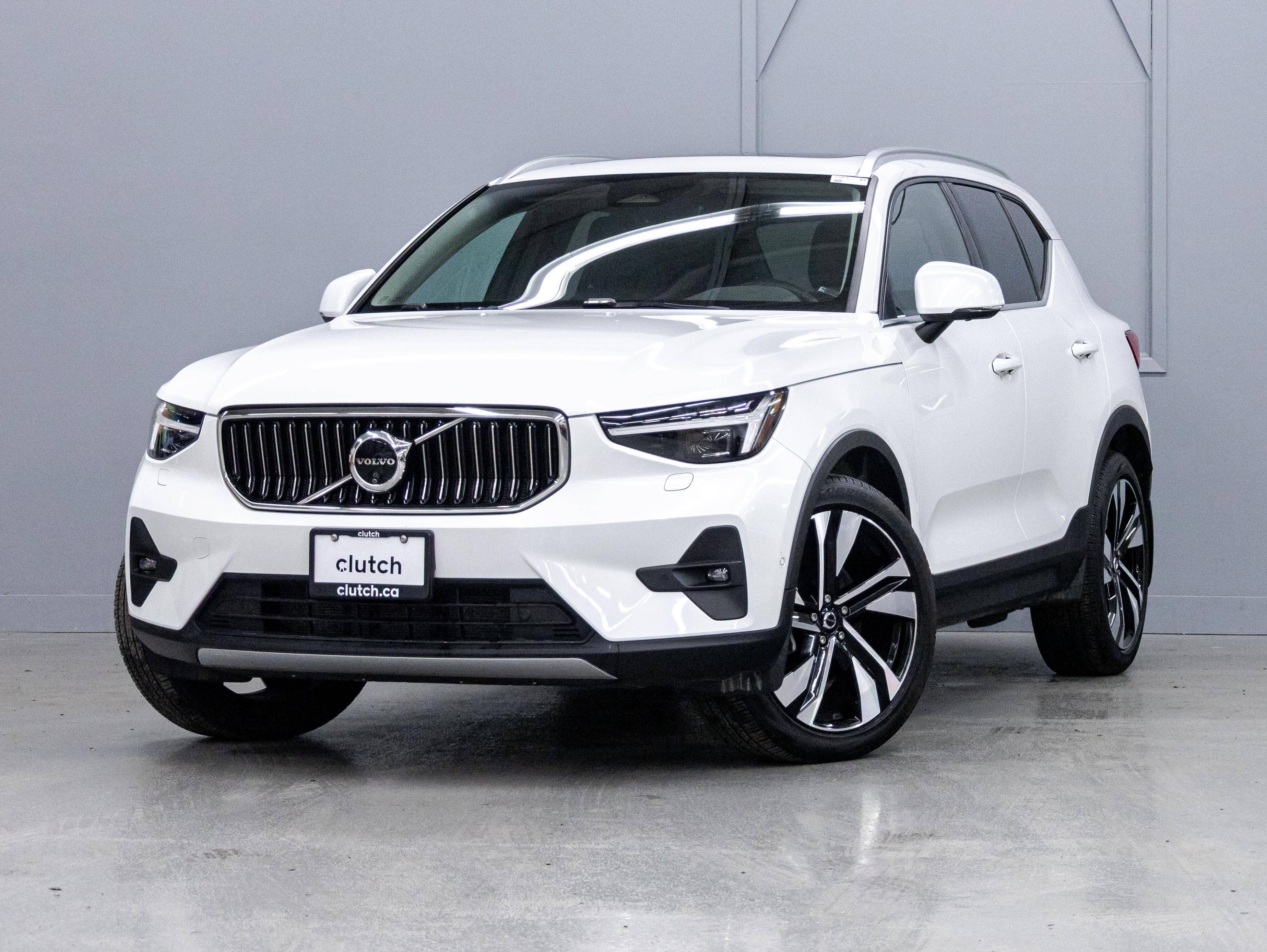  2024 Volvo XC40 B5 Ultimate Bright Theme AWD   