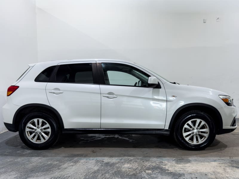 Vehicle photo 3