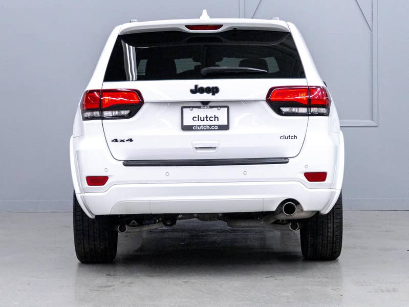 Vehicle photo 4