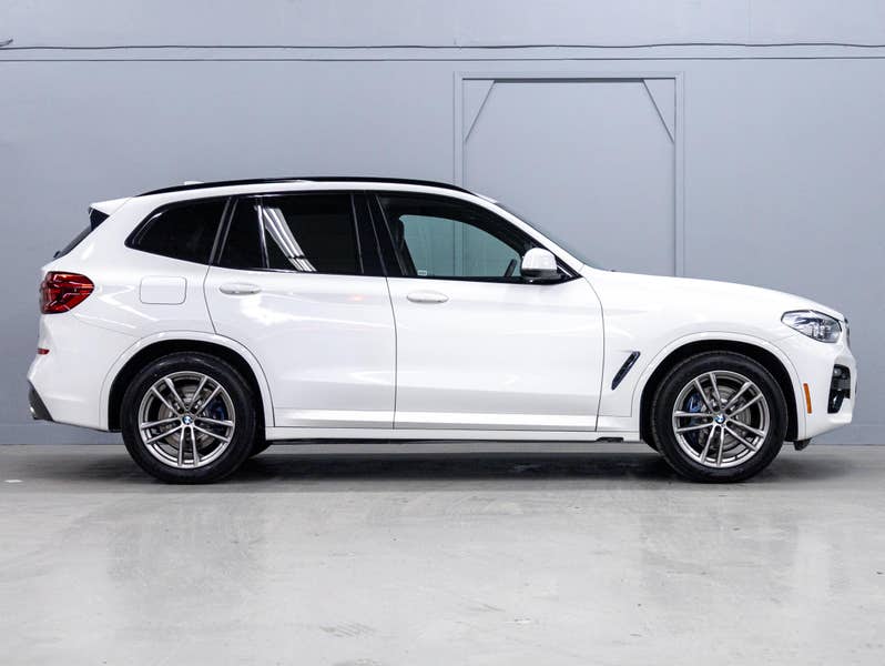 Vehicle photo 3